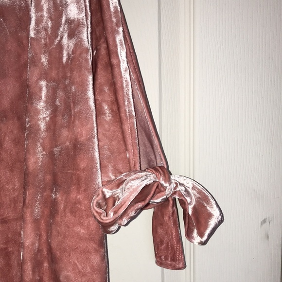 Velour/velvet top with split sleeve tie - Picture 2 of 3